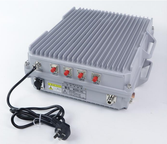 亿力通智联网管版信号放大器，屏幕实时显示增益与频段，支持4G网管远程监控